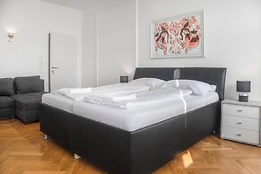Perfect 7BR Stay Near Hauptbahnhof