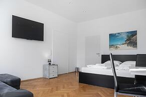 Perfect 7BR Stay Near Hauptbahnhof