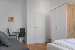 Perfect 7BR Stay Near Hauptbahnhof