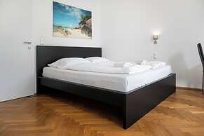 Perfect 7BR Stay Near Hauptbahnhof