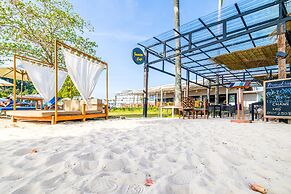 BJ&Radisson SeaView Hotel