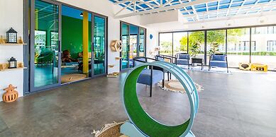 BJ&Radisson SeaView Hotel