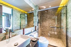 BJ&Radisson SeaView Hotel