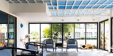 BJ&Radisson SeaView Hotel