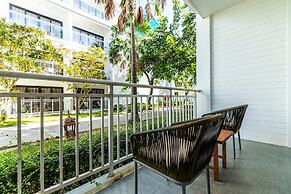 BJ&Radisson SeaView Hotel