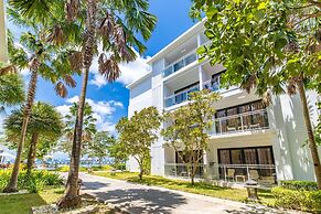 BJ&Radisson SeaView Hotel