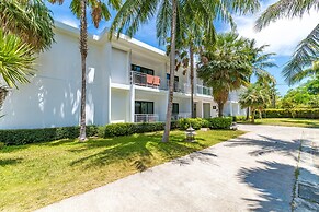 BJ&Radisson SeaView Hotel