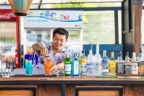 BJ&Radisson SeaView Hotel