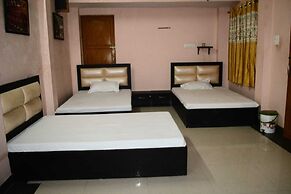 H R Paying Guest House