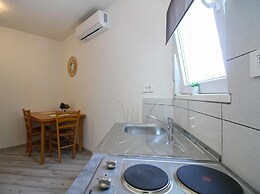 Cozy Apartment With Patio and Parking