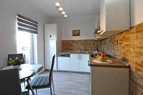 Spacious Apartment With Terrace and BBQ