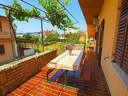 Cozy Apartment in Peroj With Terrace
