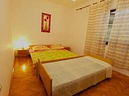 Cozy Apartment in Peroj With Terrace