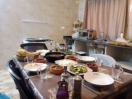 AL-Bustan House & Umm Qais