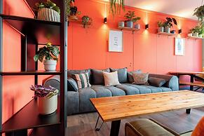 MUE Cubes - Capsule Hotel