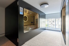 MUE Cubes - Capsule Hotel