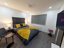 Spacious and Comfortable Modern Rooms