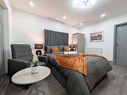 Spacious and Comfortable Modern Rooms