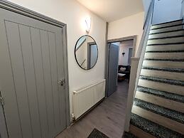 Spacious and Comfortable Modern Rooms