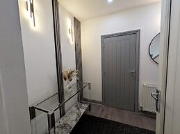 Spacious and Comfortable Modern Rooms