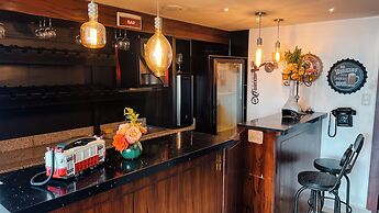 Sanchz Aqua Lounge Hotel by Chat Noir