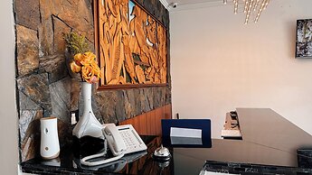 Sanchz Aqua Lounge Hotel by Chat Noir