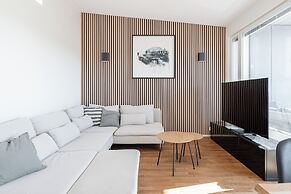 Luxurious 1BR Penthouse with Balcony