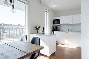 Luxurious 1BR Penthouse with Balcony