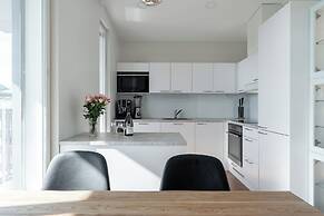 Luxurious 1BR Penthouse with Balcony