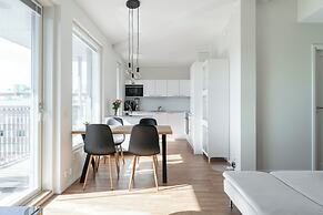 Luxurious 1BR Penthouse with Balcony