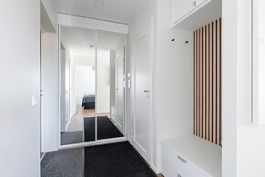 Luxurious 1BR Penthouse with Balcony