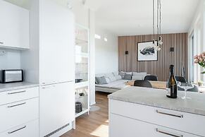 Luxurious 1BR Penthouse with Balcony