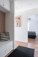 Luxurious 1BR Penthouse with Balcony