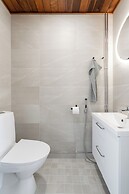 Luxurious 1BR Penthouse with Balcony