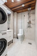 Luxurious 1BR Penthouse with Balcony