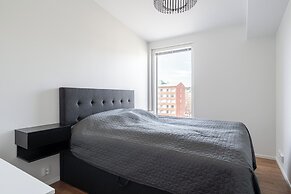 Luxurious 1BR Penthouse with Balcony