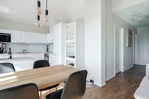 Luxurious 1BR Penthouse with Balcony