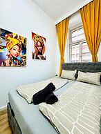 9BR Apt for 18P Walk to Augarten