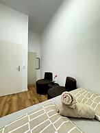 9BR Apt for 18P Walk to Augarten