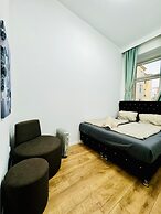 9BR Apt for 18P Walk to Augarten