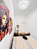 9BR Apt for 18P Walk to Augarten