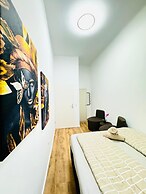 9BR Apt for 18P Walk to Augarten