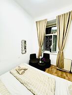 9BR Apt for 18P Walk to Augarten