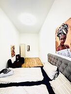 9BR Apt for 18P Walk to Augarten