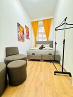 9BR Apt for 18P Walk to Augarten