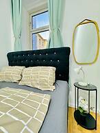 9BR Apt for 18P Walk to Augarten