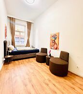 9BR Apt for 18P Walk to Augarten