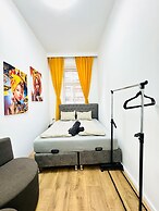 9BR Apt for 18P Walk to Augarten