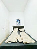 9BR Apt for 18P Walk to Augarten