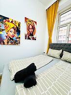 9BR Apt for 18P Walk to Augarten